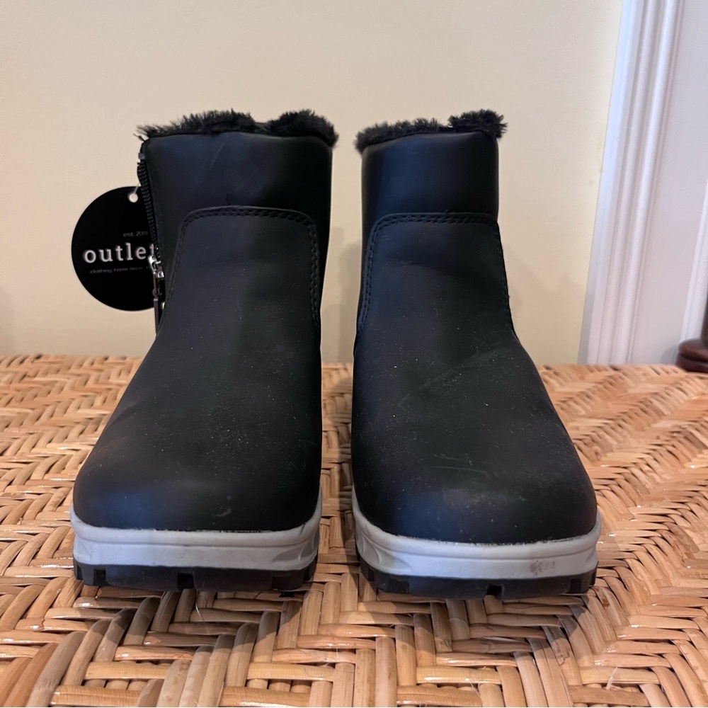 Khombu Sienna Zip Up All Weather Ankle Black Boots Size 6